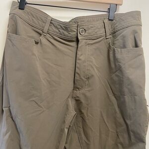 Swiss Tech men’s pants khaki tan for camping, outdoor wear size 34